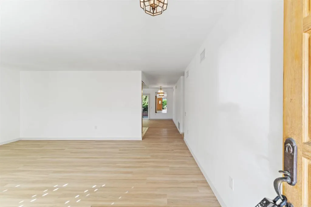 https://cdn.realtyfeed.com/cdn/127/306559634/48fedaaf603b341972d1036be4f6c4b6.webp