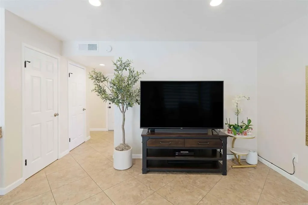 https://cdn.realtyfeed.com/cdn/127/306559636/bdf90c991236c57a3977d890436d2bee.webp