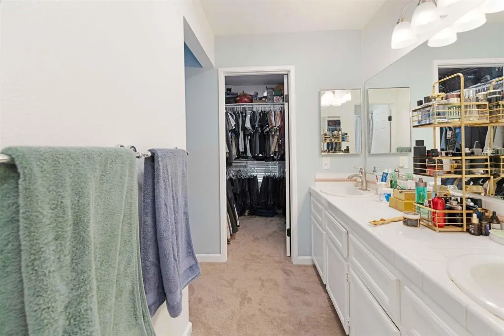 https://cdn.realtyfeed.com/cdn/127/306559636/f3a170a8da1c5bae03a22e95d4cefd98.webp
