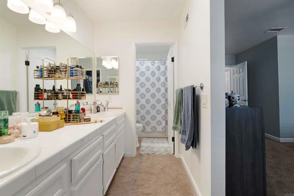 https://cdn.realtyfeed.com/cdn/127/306559636/fd4a459a19ec062d7039922477069ce2.webp