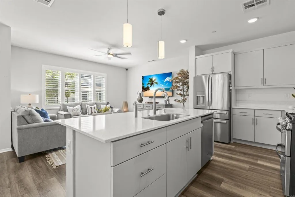 https://cdn.realtyfeed.com/cdn/127/306559664/e12dc5e3c12c1f355d558254adf71b73.webp
