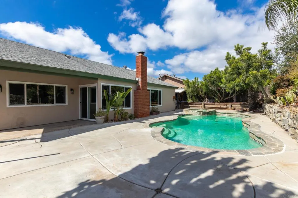 https://cdn.realtyfeed.com/cdn/127/306559853/33a04a69fa5fba21742e5a615924b26a.webp