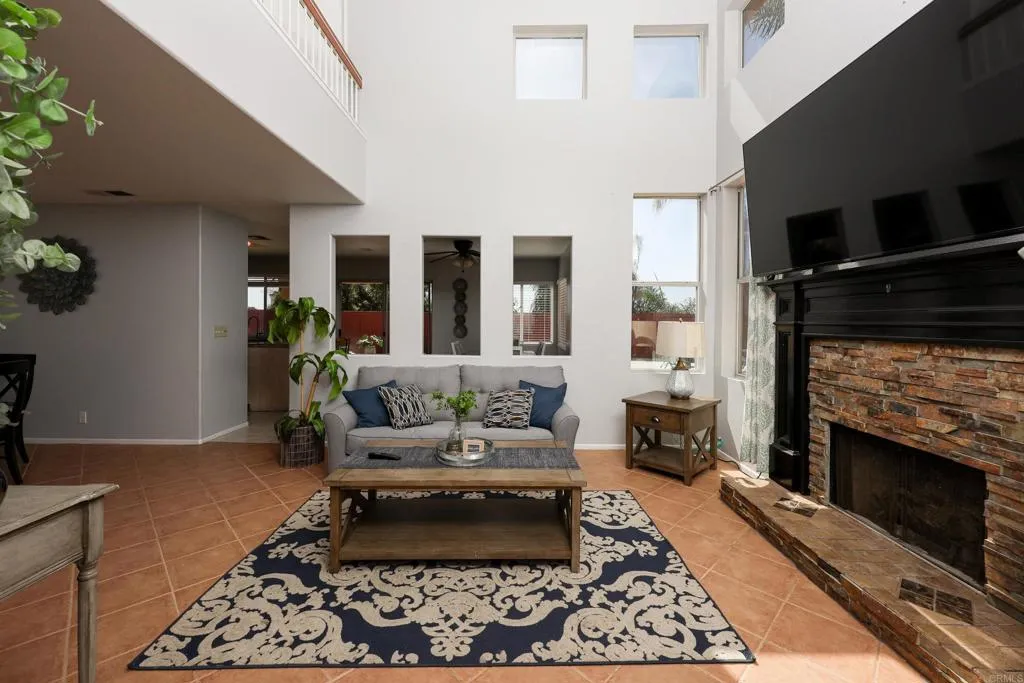 https://cdn.realtyfeed.com/cdn/127/306559944/e0647d9b0e8be3011f98d7099d6b33a5.webp