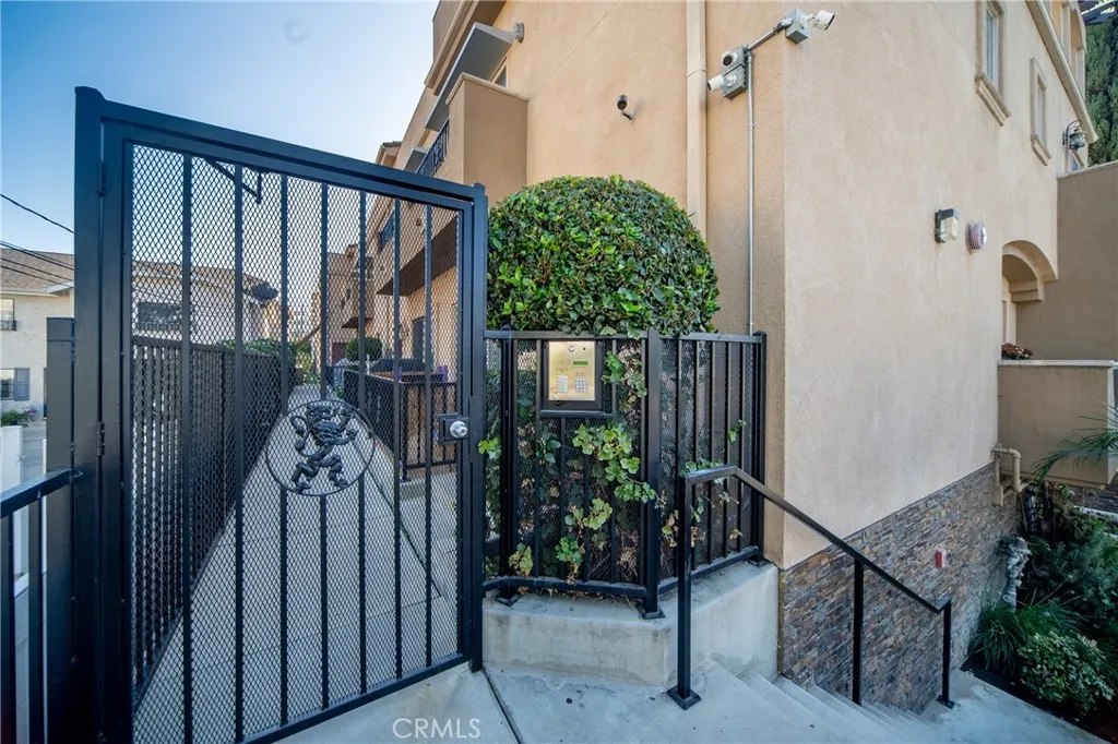 10808 Kling Street Unit 5, Toluca Lake, CA 91602