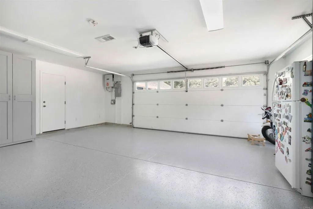 https://cdn.realtyfeed.com/cdn/127/306560182/568f45b3faf542174418b8c879dc6889.webp