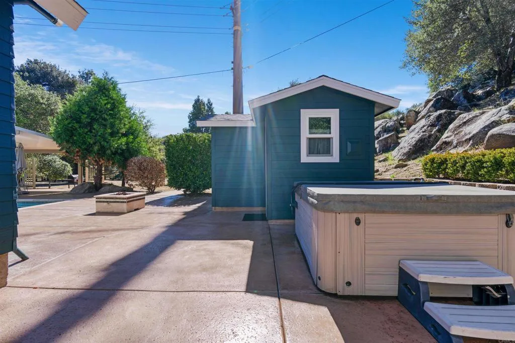 https://cdn.realtyfeed.com/cdn/127/306560182/a0180116fae40797229411e77f1d08c7.webp