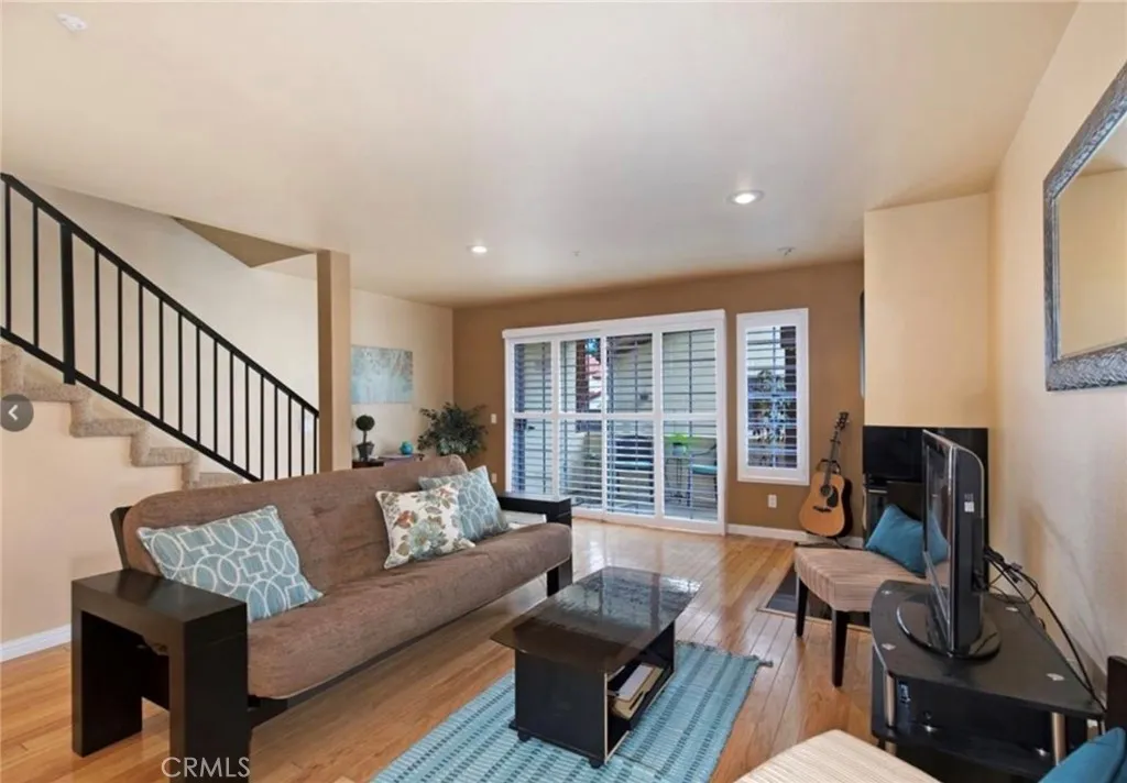 https://cdn.realtyfeed.com/cdn/127/306560230/8017fcc7c5ec1956d6a782ff4409f818.webp