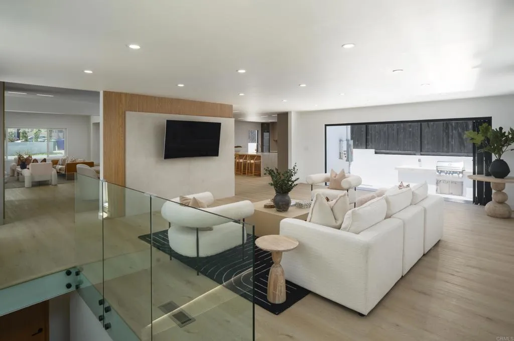 https://cdn.realtyfeed.com/cdn/127/306560264/069e7e1c881b6107dee6bec0e7973003.webp