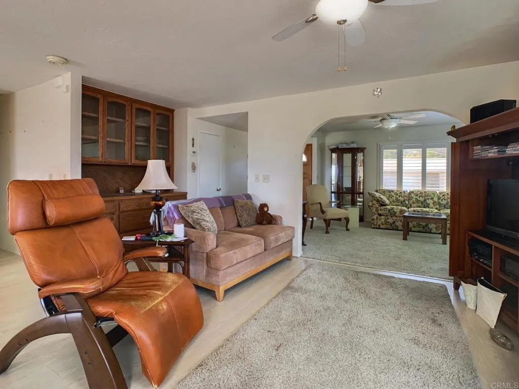 https://cdn.realtyfeed.com/cdn/127/306560504/0bf3fce0302a84d3ef9104ca127d19e7.webp