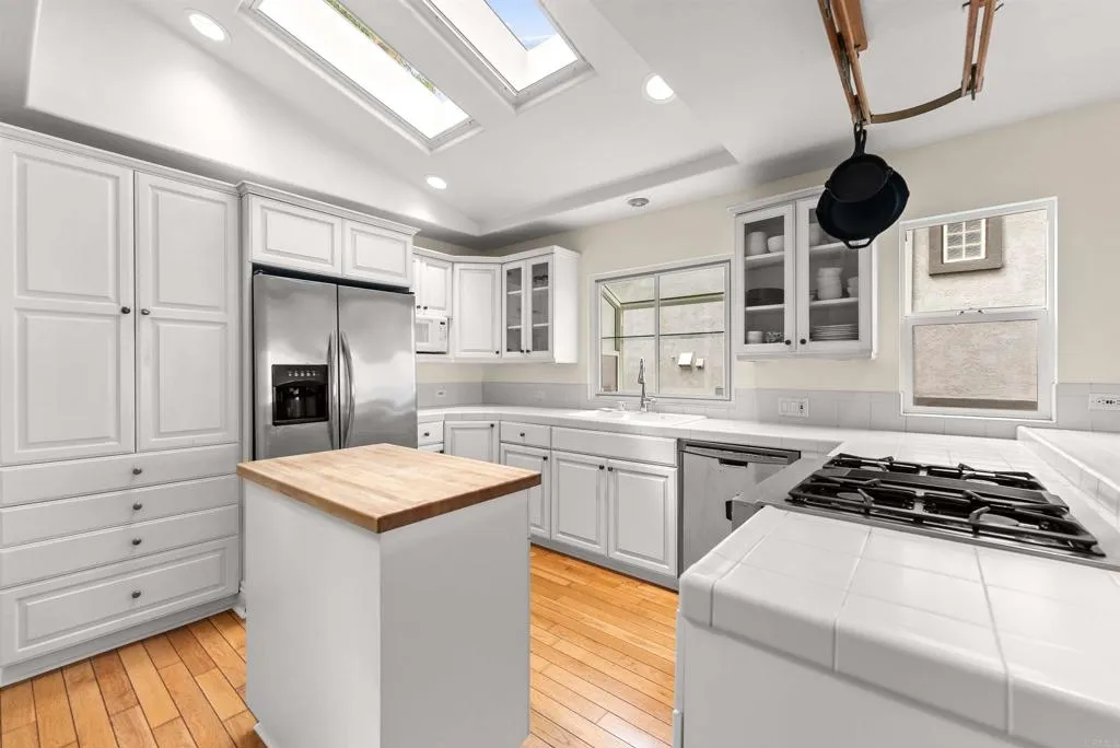 https://cdn.realtyfeed.com/cdn/127/306560505/1a18c13121707d5eca596c1ffd184a26.webp