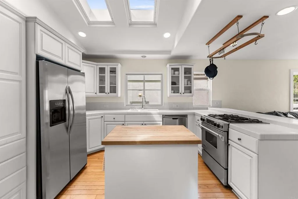 https://cdn.realtyfeed.com/cdn/127/306560505/71dbf0244088b0986671ad5c083e0d73.webp