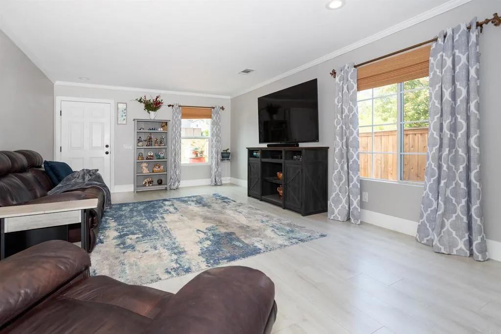 https://cdn.realtyfeed.com/cdn/127/306560517/0a9a72bd39e19689032b68917a3922f5.webp