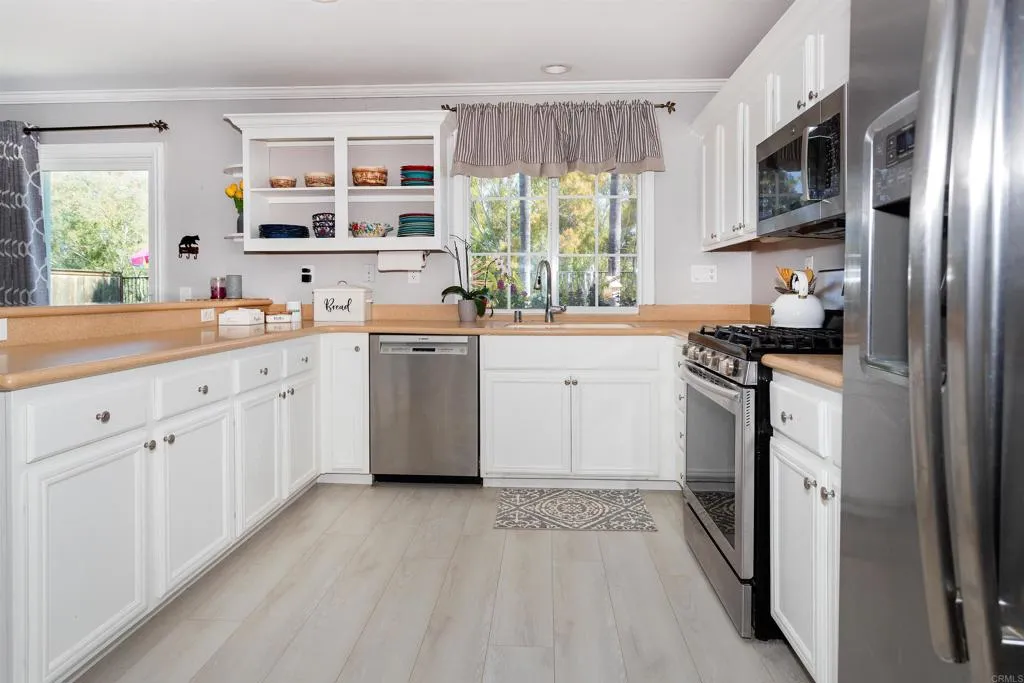 https://cdn.realtyfeed.com/cdn/127/306560517/a297a6f3b57f7d9b47f29817880b85a2.webp