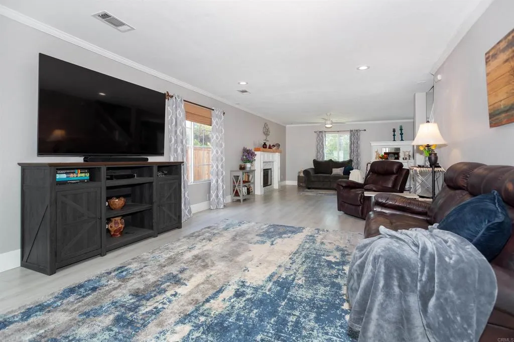 https://cdn.realtyfeed.com/cdn/127/306560517/f29c1c15b18200c01170f39fc5cbd2b7.webp
