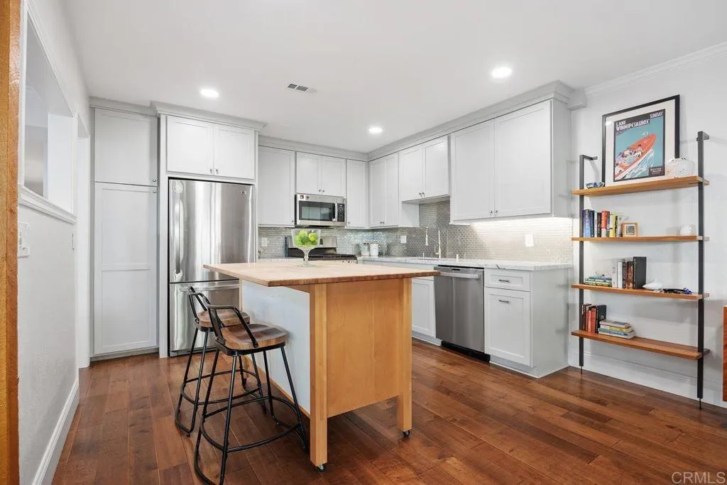 https://cdn.realtyfeed.com/cdn/127/306560529/38e392346d209857da4a43e0e85c0750.webp