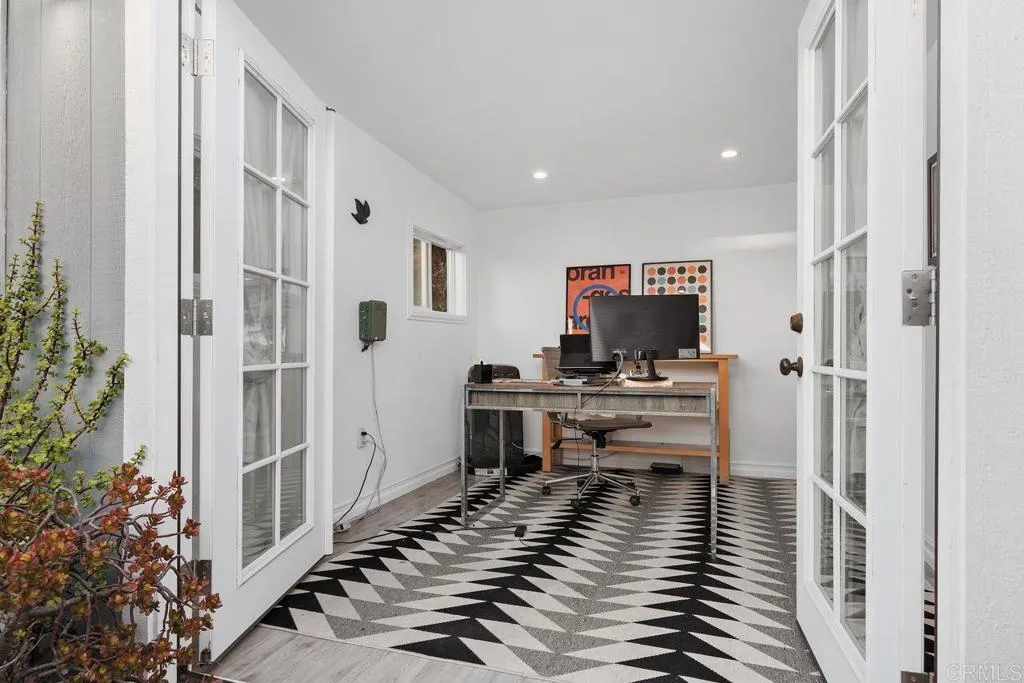 https://cdn.realtyfeed.com/cdn/127/306560529/7bb990971c4b6ef367e1cf9751c9d393.webp