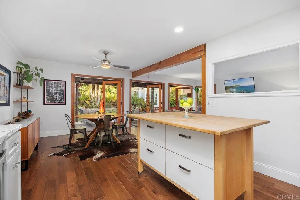 https://cdn.realtyfeed.com/cdn/127/306560529/d5172bb4cb40038fa41df81aea67569f.webp