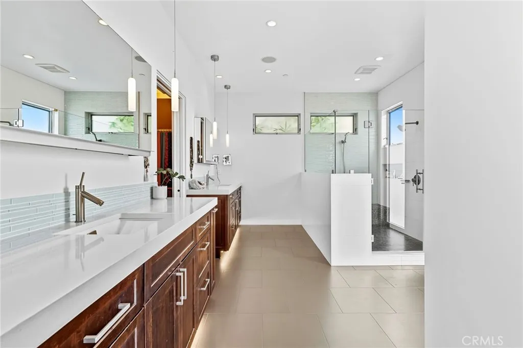https://cdn.realtyfeed.com/cdn/127/306560544/f928b5c60801df777304cea5dc27b029.webp
