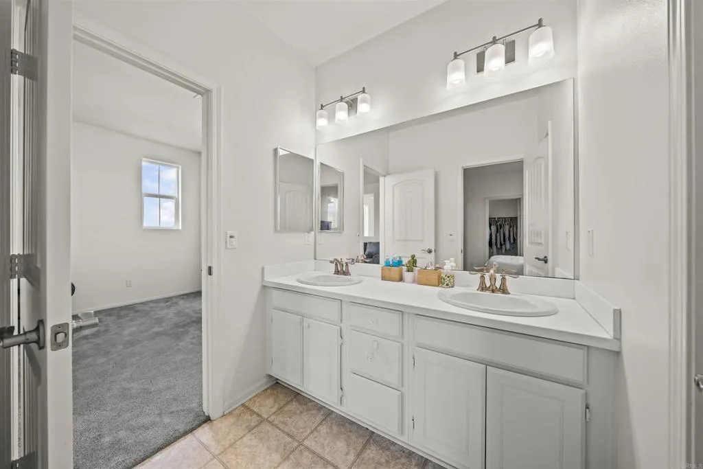 https://cdn.realtyfeed.com/cdn/127/306560618/3d69ef359837b495f6c003584184d5c0.webp