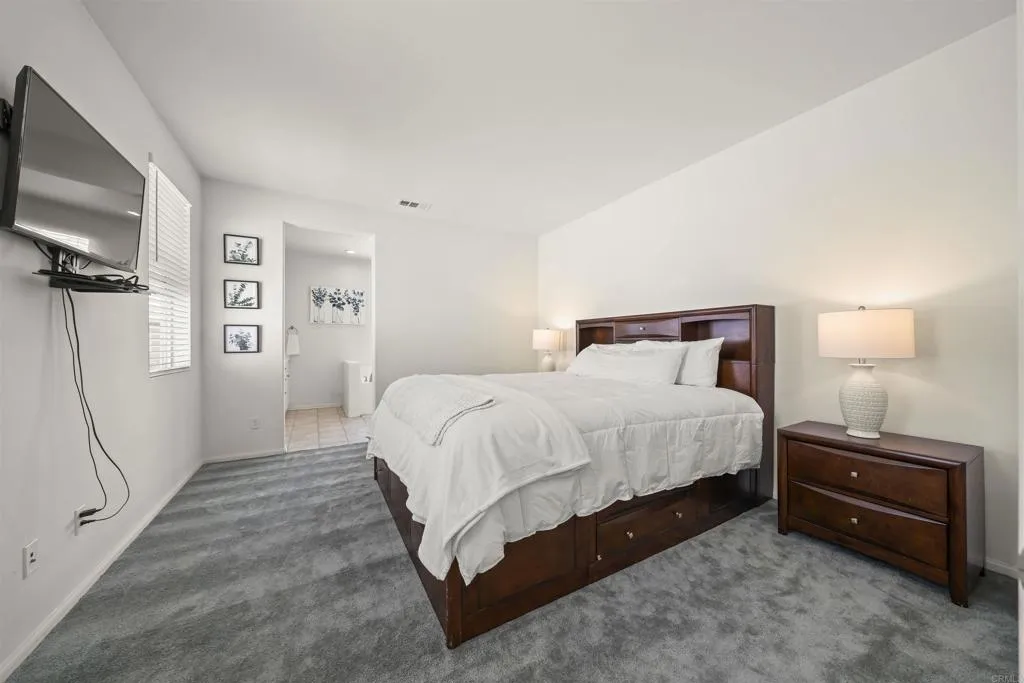 https://cdn.realtyfeed.com/cdn/127/306560618/51c66249be00440bc68b450ae77c611e.webp