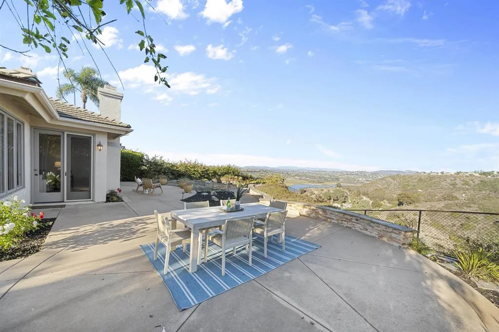 https://cdn.realtyfeed.com/cdn/127/306560626/8b76f9e963f940dd93a105786ab3f904.webp