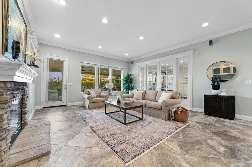 https://cdn.realtyfeed.com/cdn/127/306560637/29afca312f829a89405419e07f08dba4.webp