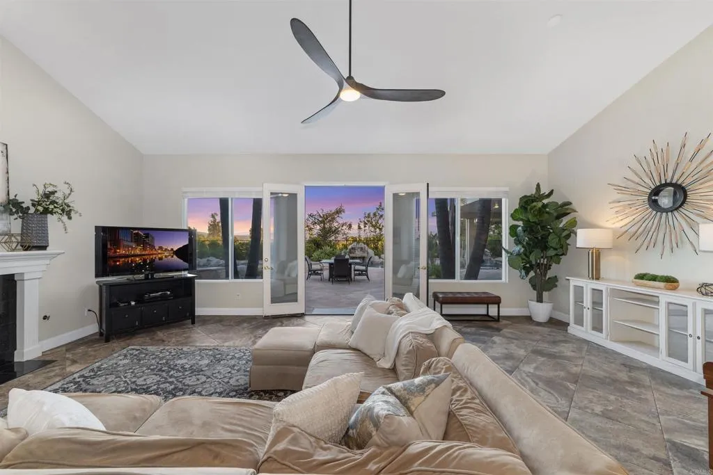https://cdn.realtyfeed.com/cdn/127/306560637/39d7881b2aa4e608c63bf749b69ef993.webp
