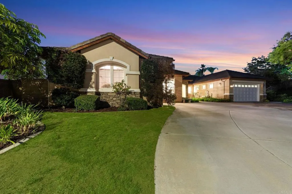 https://cdn.realtyfeed.com/cdn/127/306560637/8a27635954e5163f9ad87f6eb564ce9c.webp