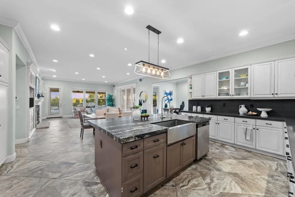 https://cdn.realtyfeed.com/cdn/127/306560637/a8c92b7e05e83dfdc2ca682e915669ba.webp