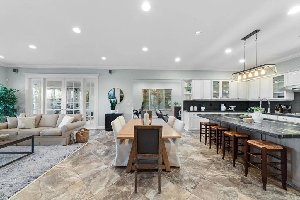 https://cdn.realtyfeed.com/cdn/127/306560637/be37d6ed00ea3289ecbd2b81c44e38fc.webp