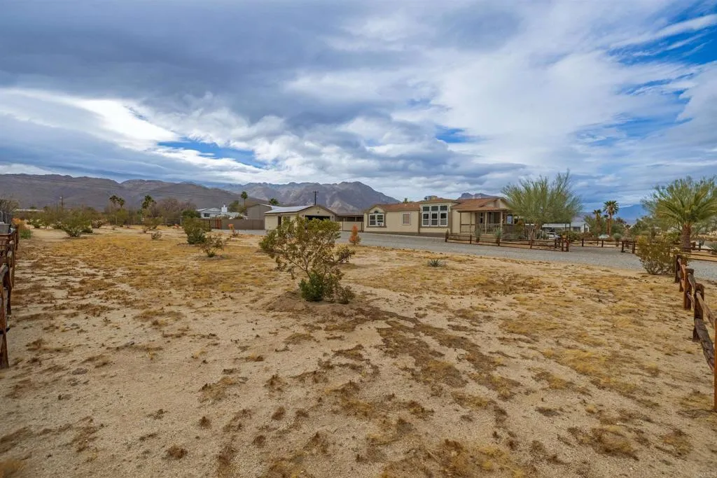https://cdn.realtyfeed.com/cdn/127/306560656/2962c0919c62c60af803eea1e05cd3d3.webp