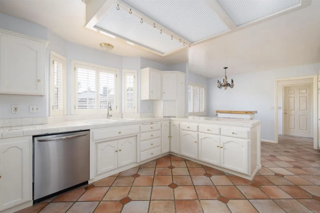https://cdn.realtyfeed.com/cdn/127/306560726/12959e36945056cbf501c8e03d42670c.webp