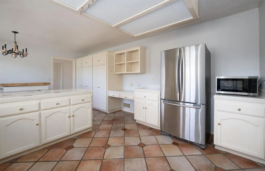 https://cdn.realtyfeed.com/cdn/127/306560726/9faaa9dc68e87c0e6ecc87a327684e5b.webp