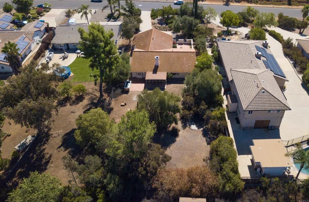 https://cdn.realtyfeed.com/cdn/127/306560726/e6011ca189a4d9854f5a8b588113d03f.webp