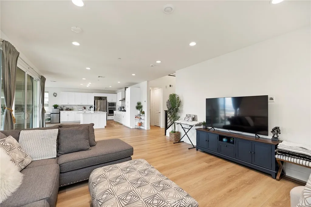 https://cdn.realtyfeed.com/cdn/127/306560744/2b424823eabbda732ad1f4eef81d255f.webp