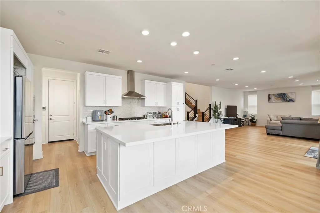 https://cdn.realtyfeed.com/cdn/127/306560744/98dfaa1a4f682f9d96e3db7423d170b5.webp