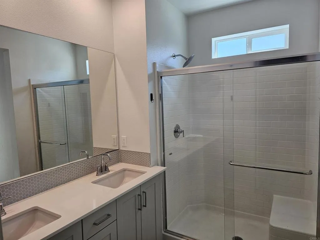 Photo #5: PTP2507642 Listing 