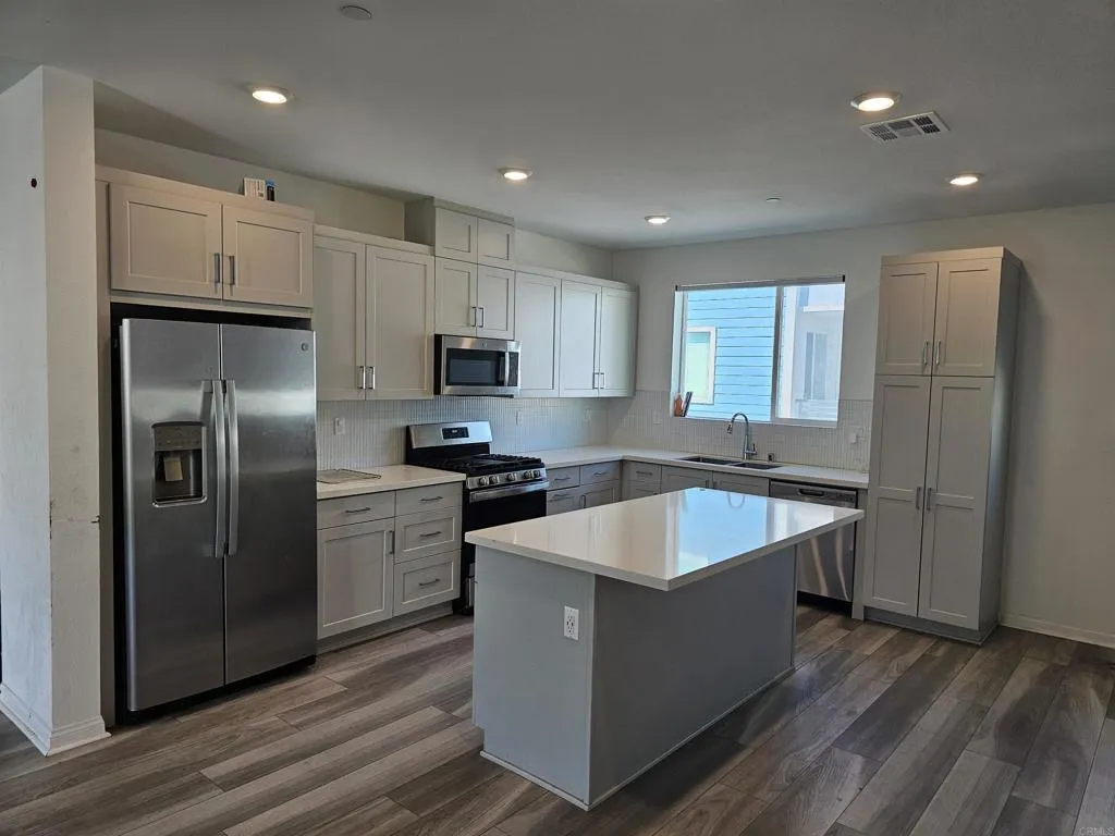 Photo #3: PTP2507642 Listing 