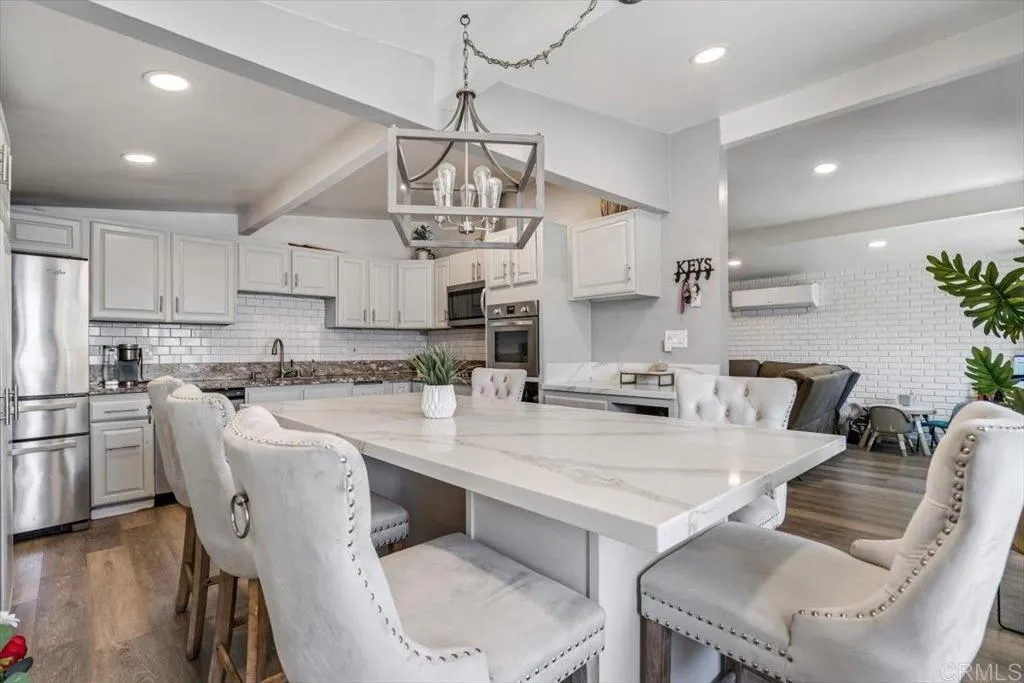 https://cdn.realtyfeed.com/cdn/127/306560909/5678b711f2fb0a477dff6bf43a0b2d9c.webp