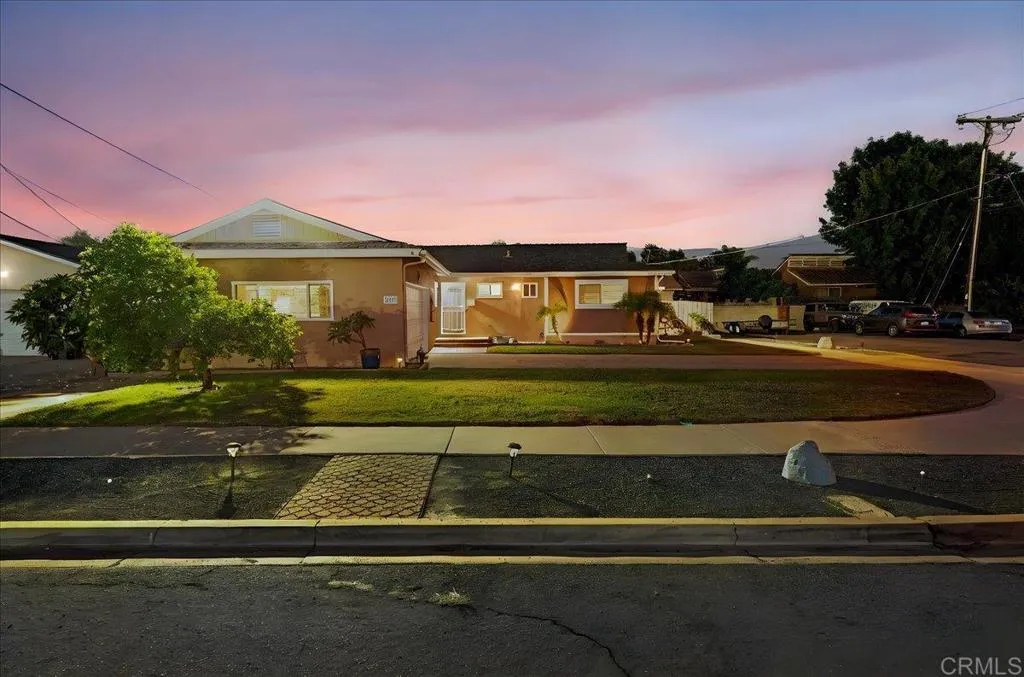https://cdn.realtyfeed.com/cdn/127/306560926/33c87c7e081c484d660ffeff144e5380.webp