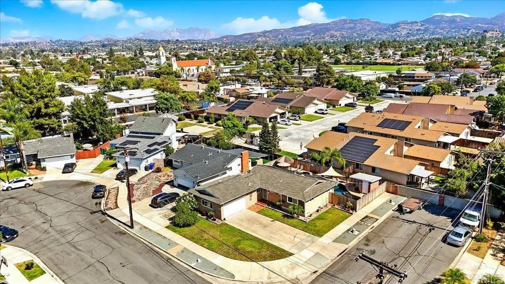 https://cdn.realtyfeed.com/cdn/127/306560926/59f184a47f8fcf2e6530a6a58217d634.webp