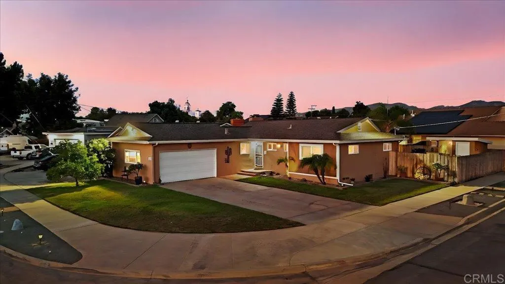 https://cdn.realtyfeed.com/cdn/127/306560926/672d692917f06dc9ca6cb9abab464b24.webp