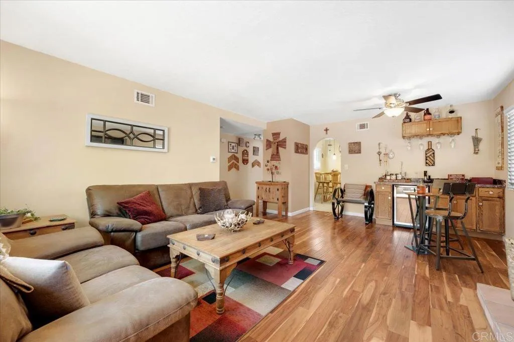 https://cdn.realtyfeed.com/cdn/127/306560926/ab92db7132281f59be59848e6b45b84a.webp