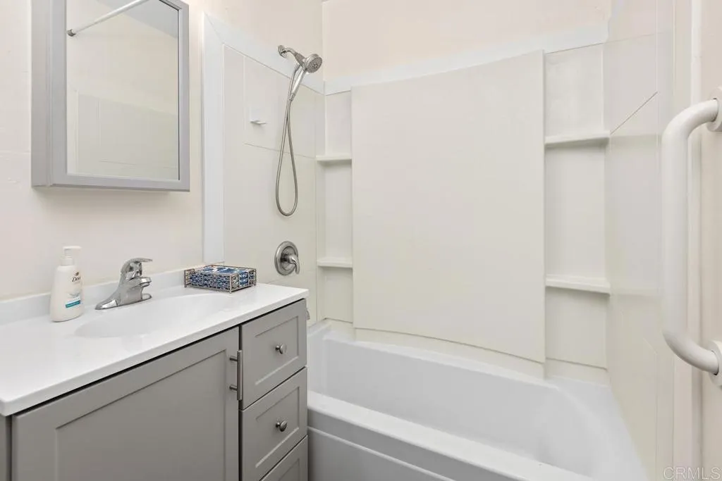 https://cdn.realtyfeed.com/cdn/127/306560978/370b926105a72fdcb658bbbe9caba0e7.webp