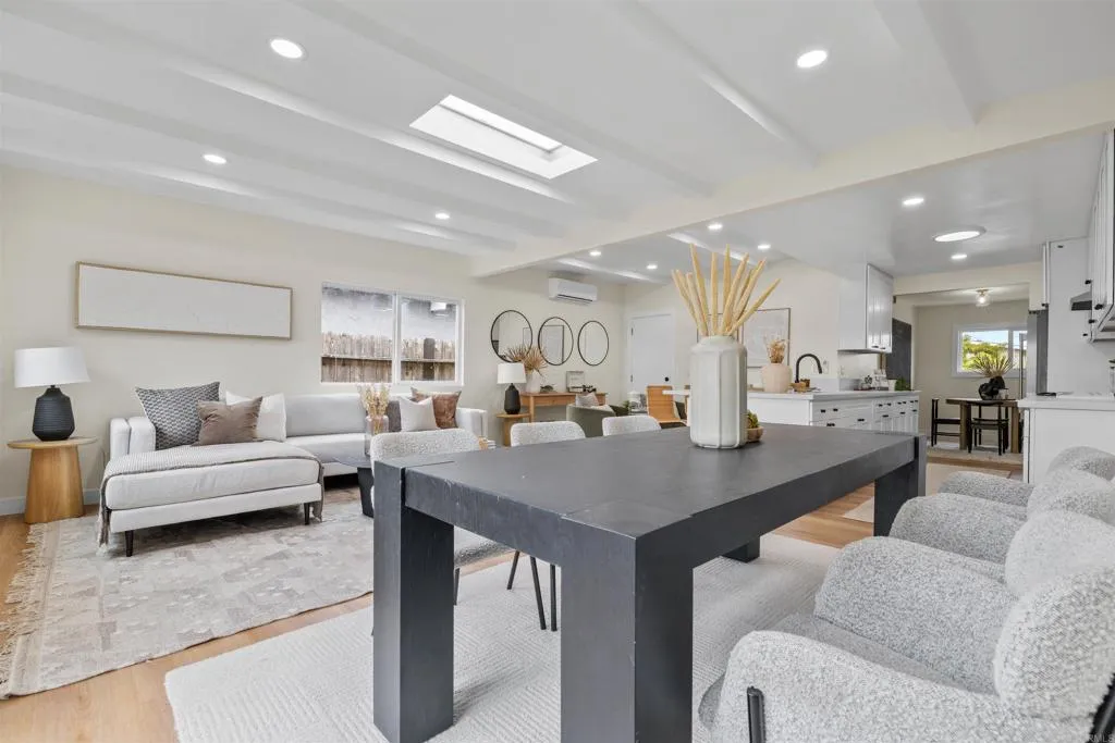 https://cdn.realtyfeed.com/cdn/127/306560980/ac8d8676314af4f8a6d61fe7bdc28b85.webp