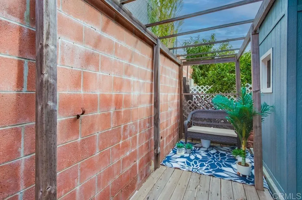 https://cdn.realtyfeed.com/cdn/127/306561089/fc7a27cb27b456f8a7a487cfe99161e5.webp