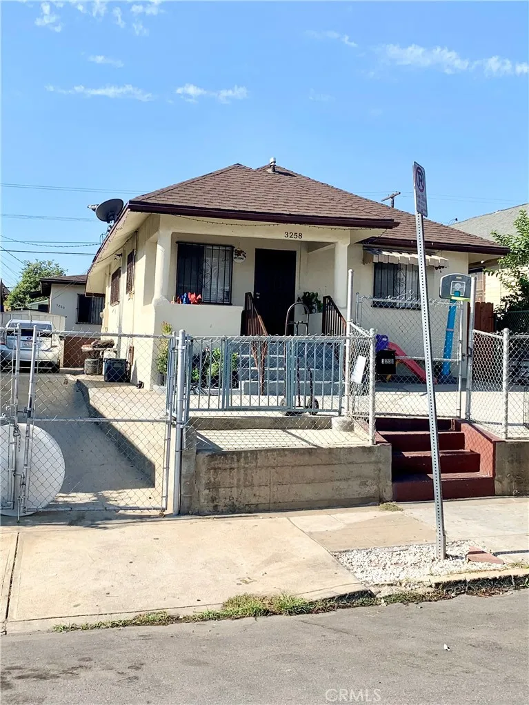 3258 Gleason Avenue