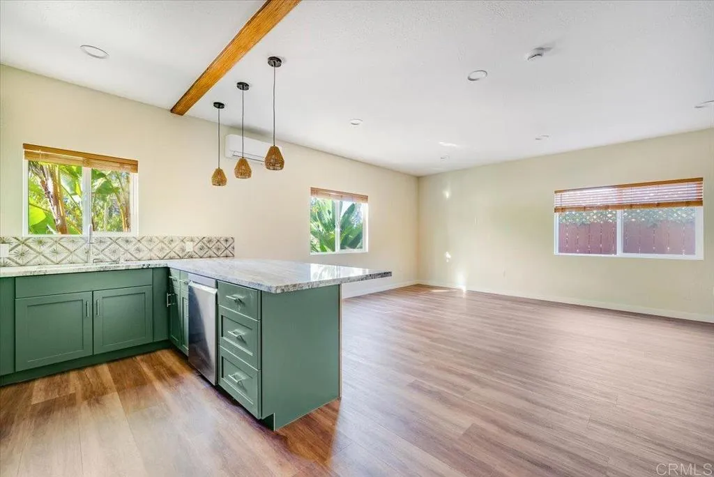 https://cdn.realtyfeed.com/cdn/127/306561283/71a78d6e46305537c3f9680c004f372d.webp