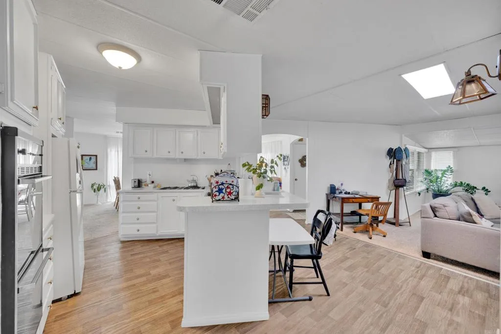 https://cdn.realtyfeed.com/cdn/127/306561341/2a59e4651b1b6d5b733abb54bddb95bc.webp
