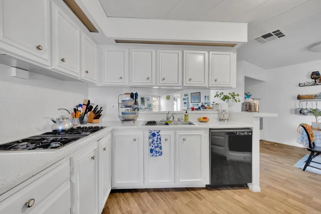 https://cdn.realtyfeed.com/cdn/127/306561341/b0f7f25e5fb81d6c51b4fb30b51476c6.webp